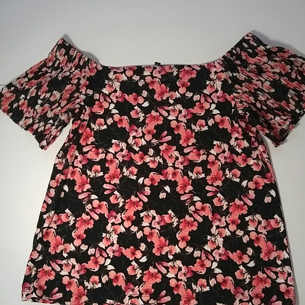 White House Black Market Floral Top